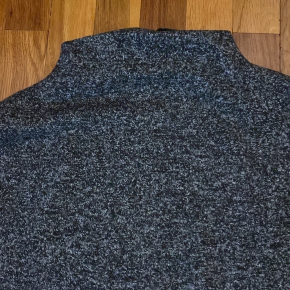 Uniqlo Women’s Gray Turtle Neck Shirt Size M - Picture 2 of 7